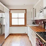 The Hampstead Wonder - Spacious 4Bdr House With Balcony