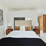 The Hampstead Wonder - Spacious 4Bdr House With Balcony