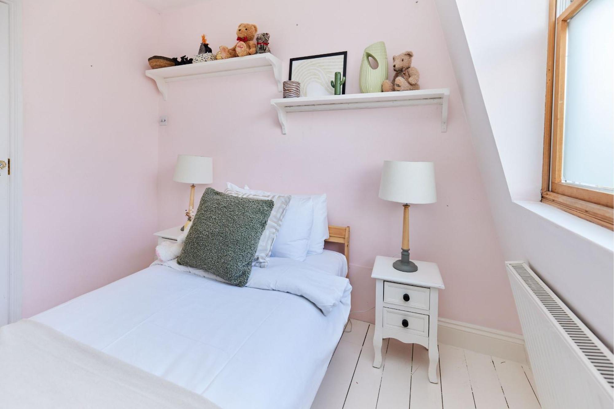 The Hampstead Wonder - Spacious 4bdr House With Balcony *