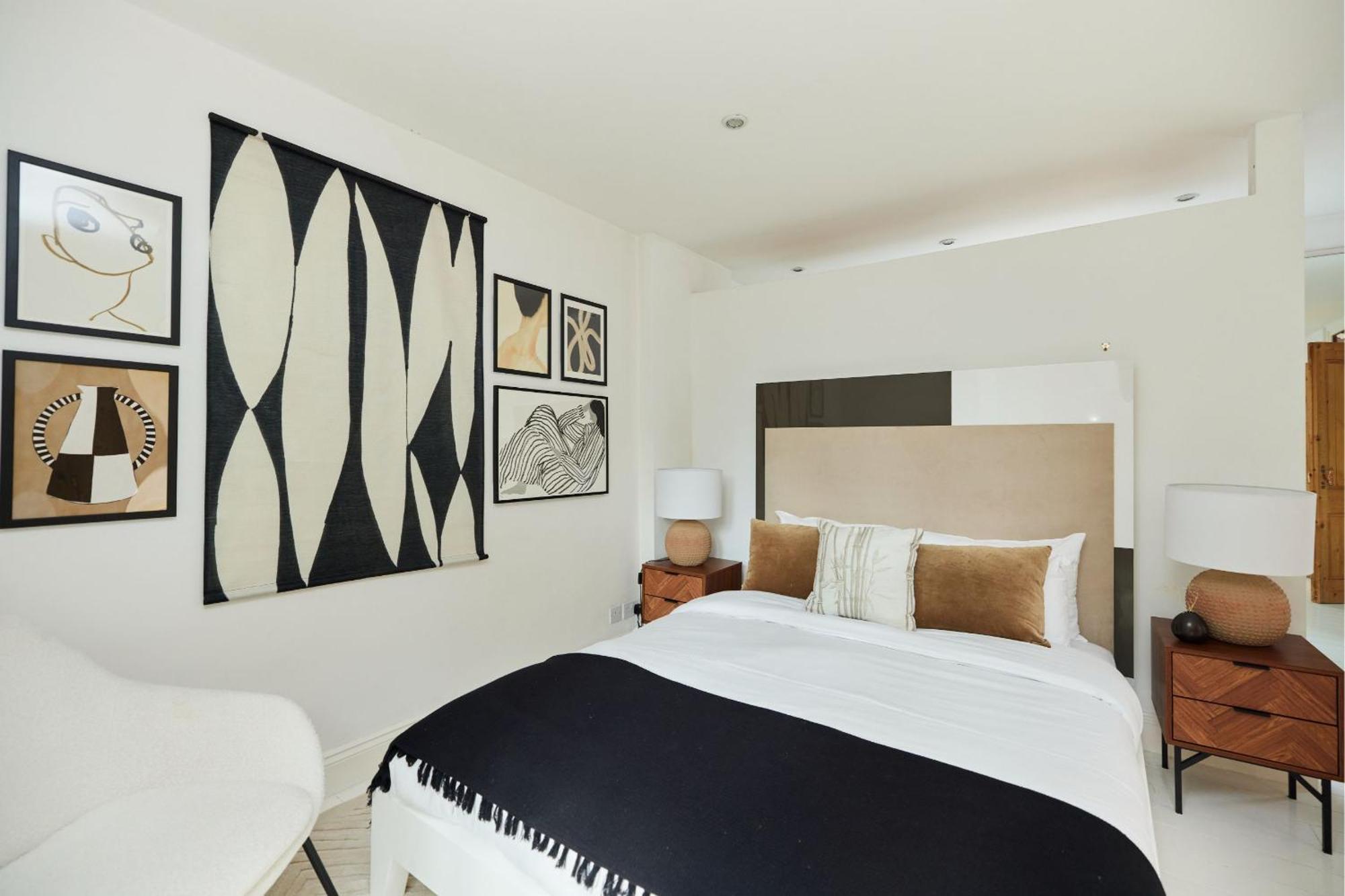The Hampstead Wonder - Spacious 4bdr House With Balcony Appartamento *