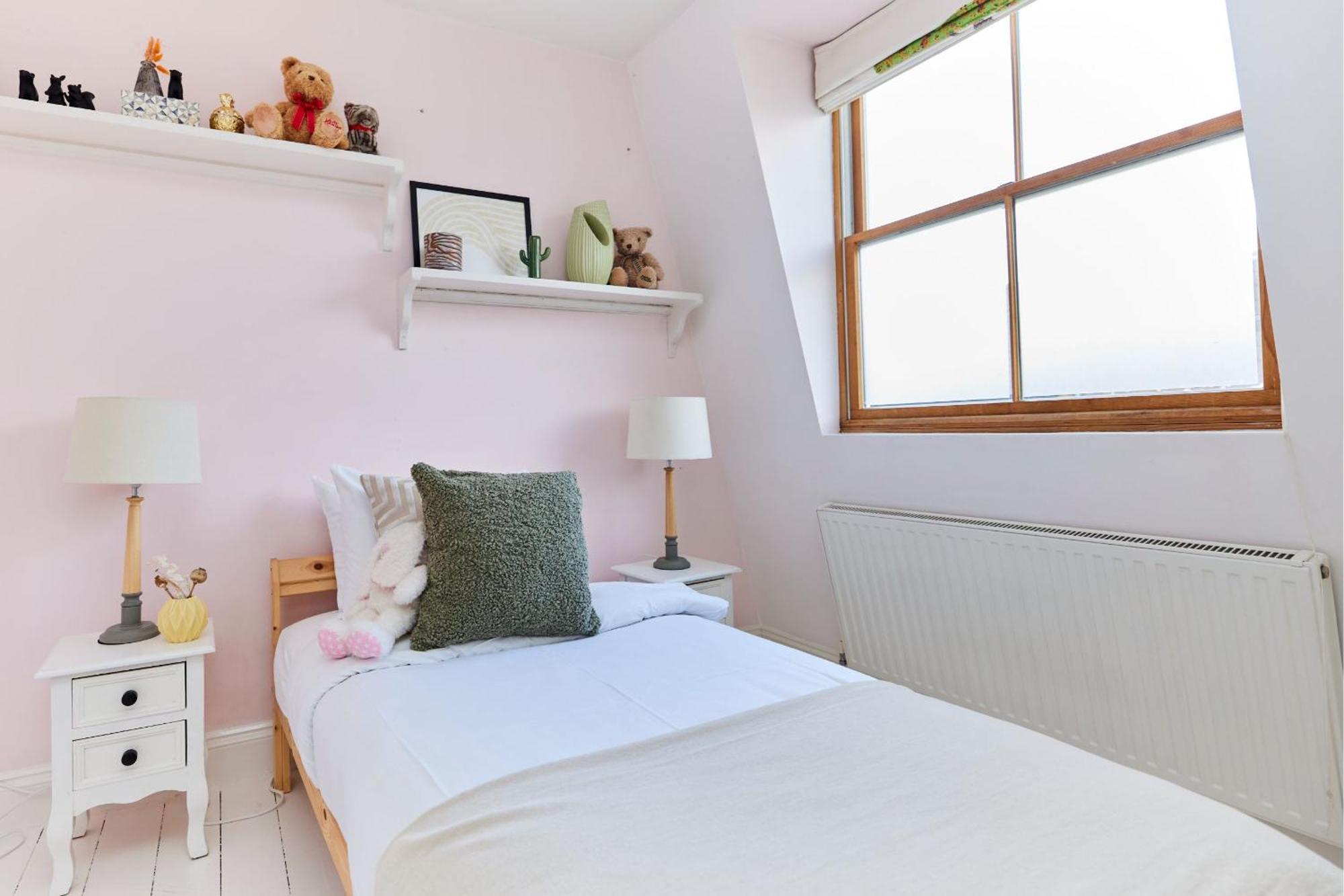 The Hampstead Wonder - Spacious 4bdr House With Balcony