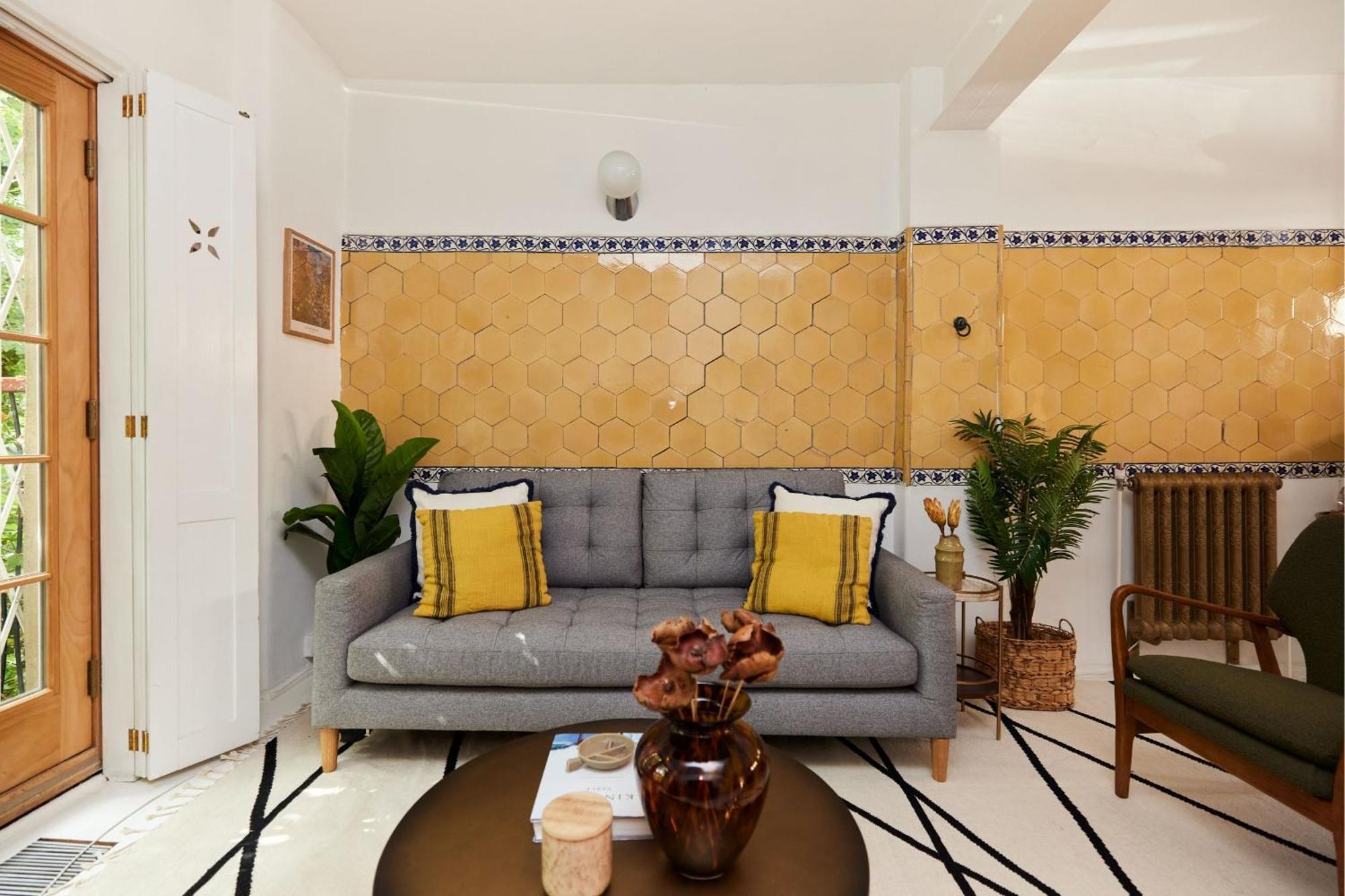 The Hampstead Wonder - Spacious 4bdr House With Balcony Appartamento *