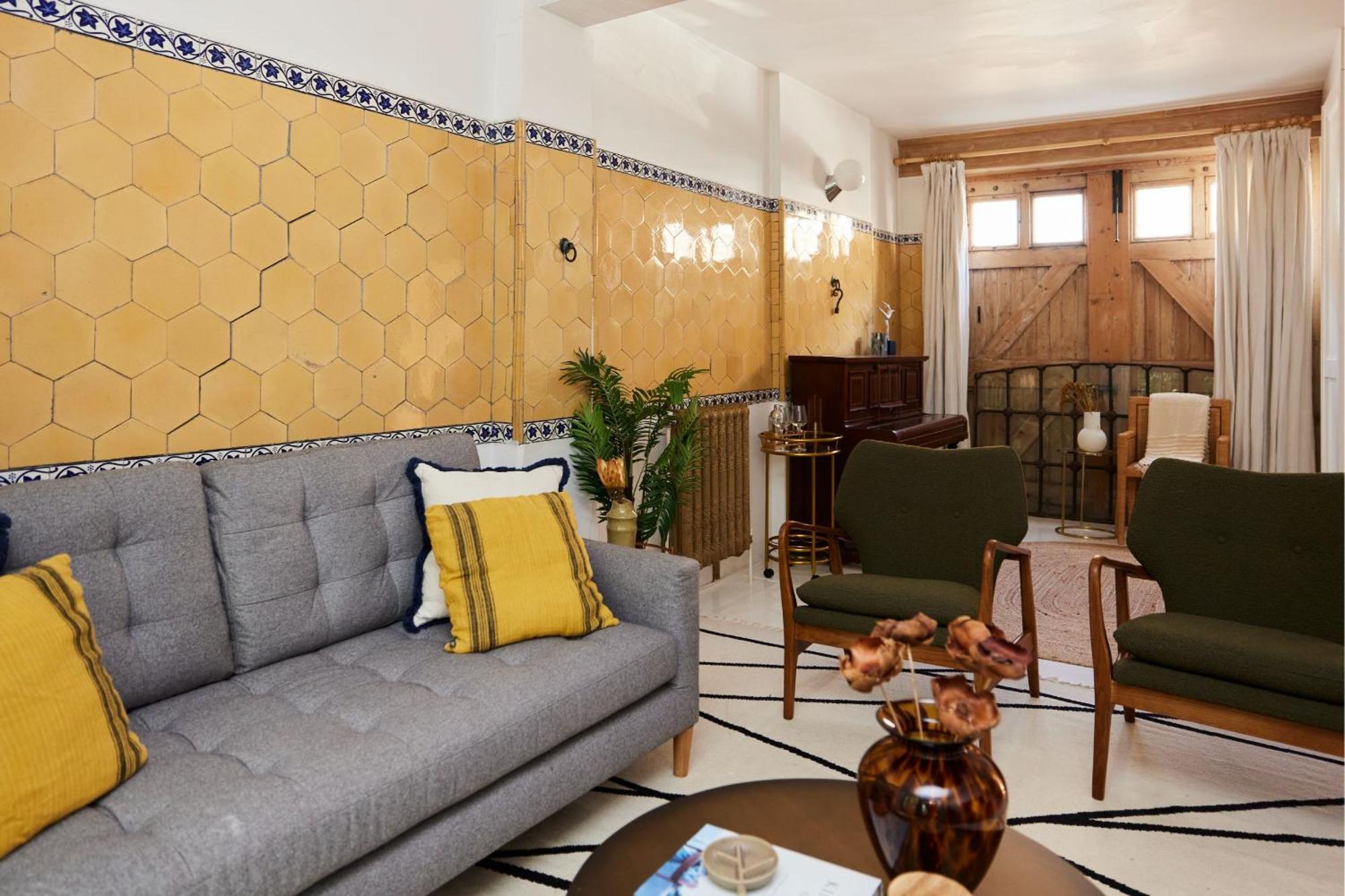 The Hampstead Wonder - Spacious 4bdr House With Balcony Londra