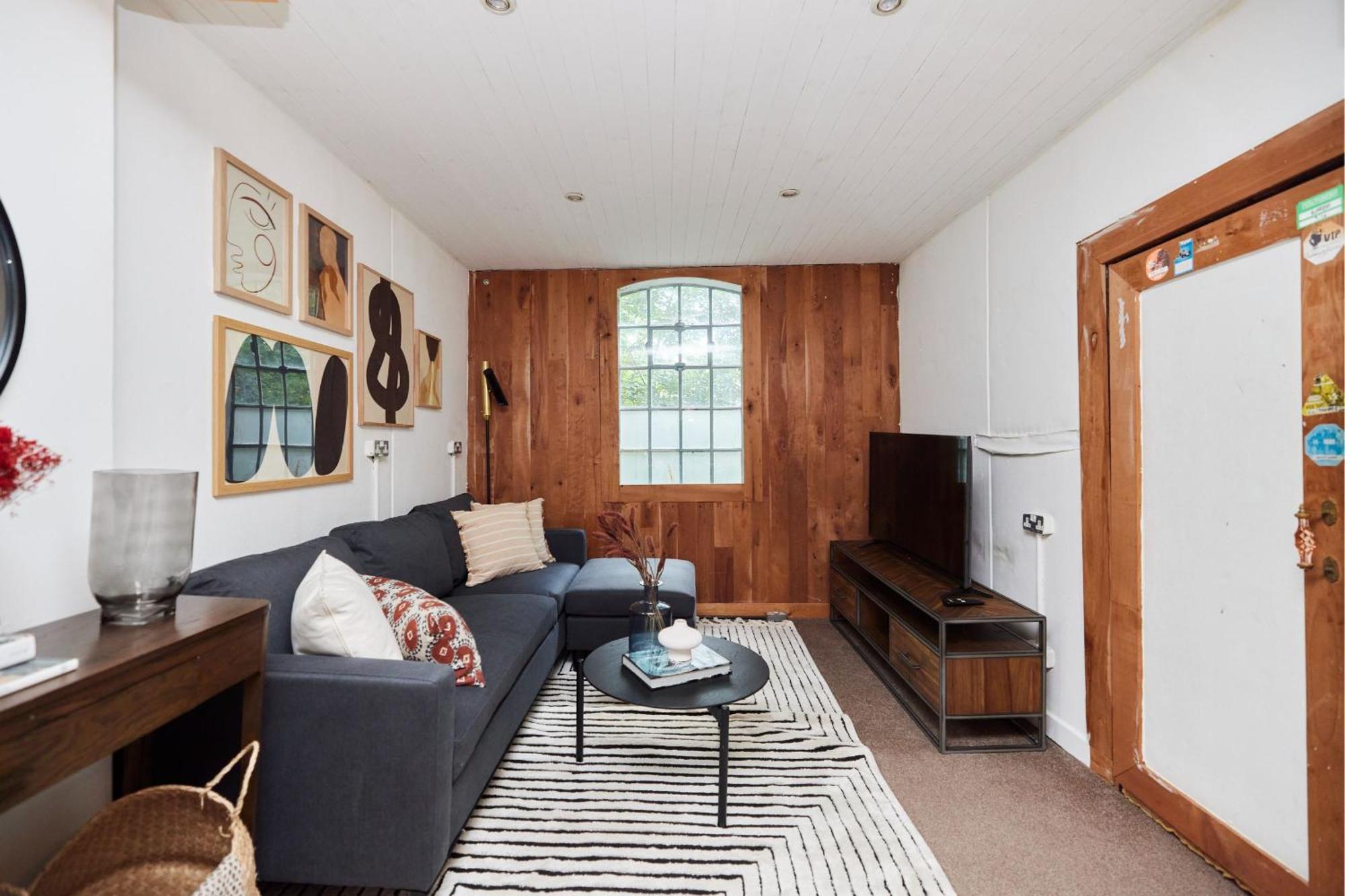 The Hampstead Wonder - Spacious 4bdr House With Balcony
