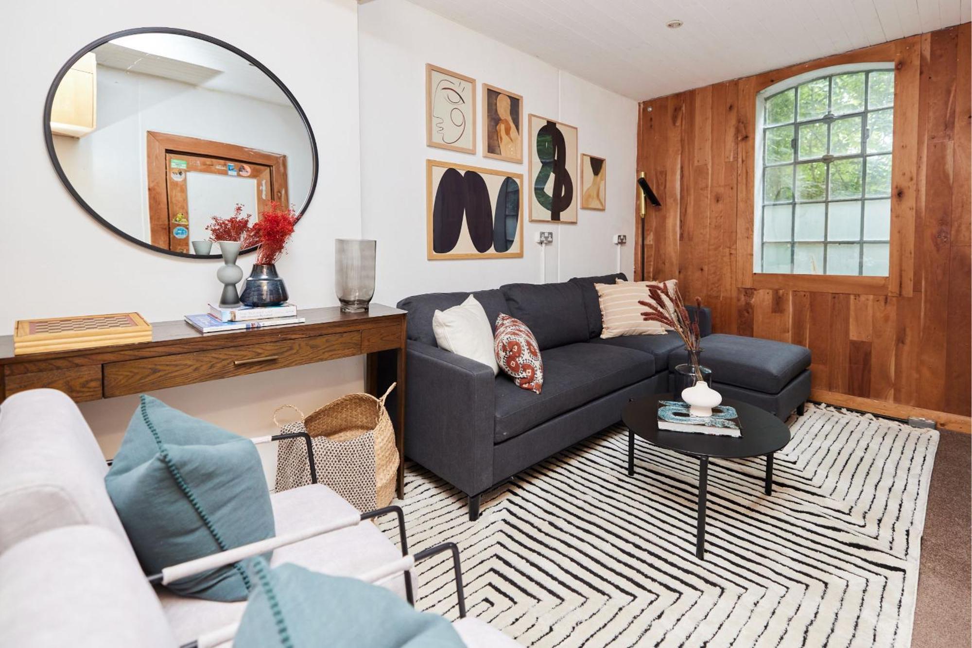 The Hampstead Wonder - Spacious 4bdr House With Balcony